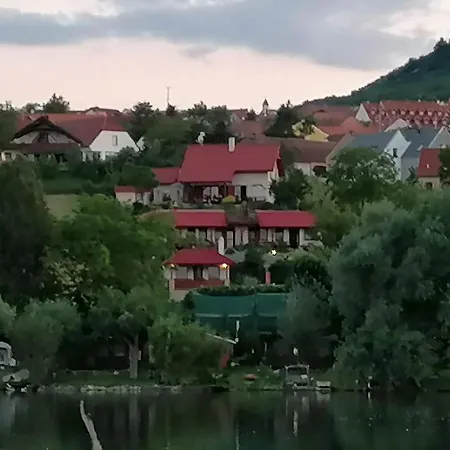 Nad Jezerem 3*