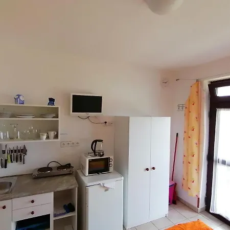 Nad Jezerem 3*