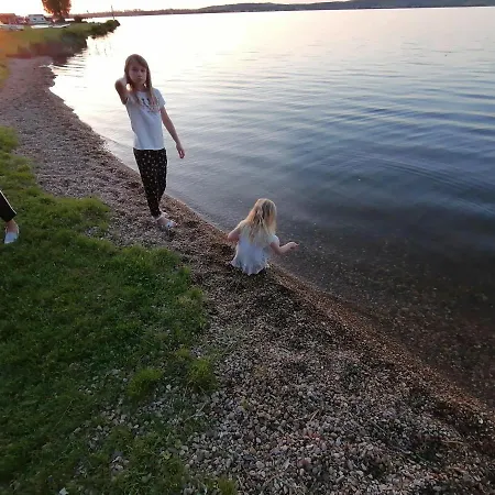 Nad Jezerem 招待所 3*