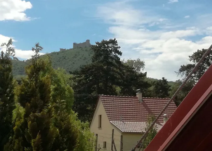 Nad Jezerem 3*