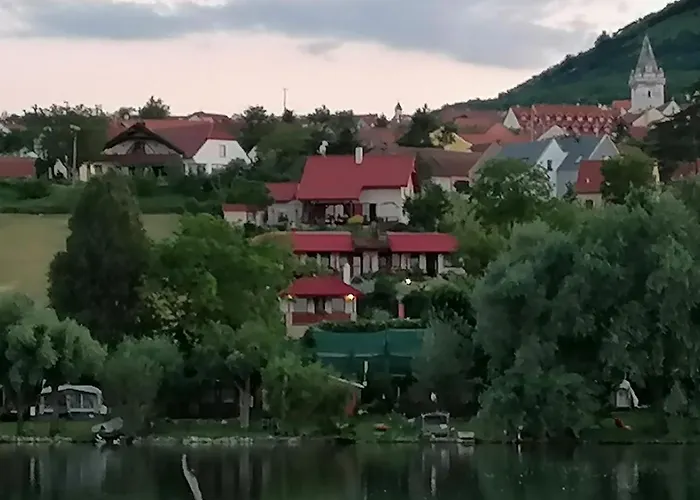 Nad Jezerem 3*