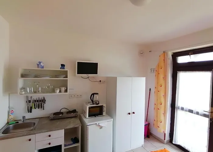 Nad Jezerem 3*